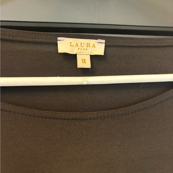 🩷2/$30❤️Laura ➕ Size 1X Black Blouse with mesh and 3D flowers - Picture 4 of 5